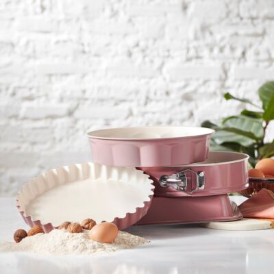 Nonstick Fluted Cake Pan –