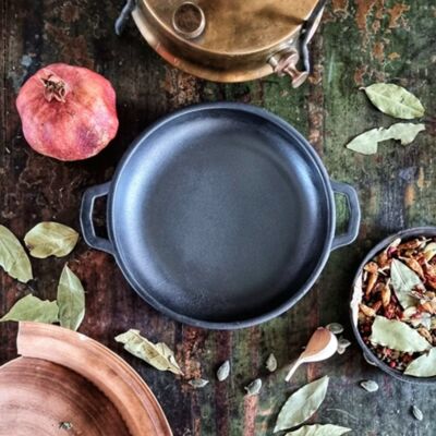 Buy Wholesale China Seasoned Large Single Stand Pans Kickstand 2021 Pizza  7-piece Set In Wooden Box Cast Iron Dutch Oven & Cast Iron Dutch Oven at  USD 40